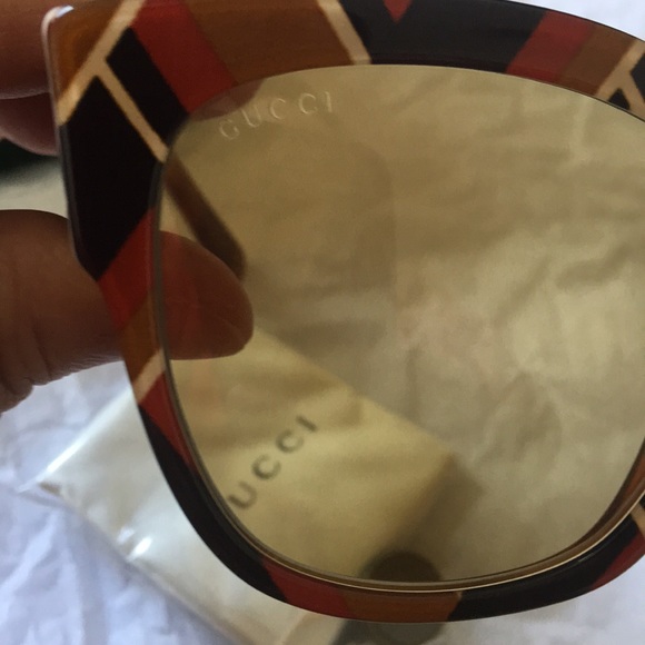 ❌❌SOLD❌❌GUCCI Cat-eye printed sunglasses - Picture 7 of 8